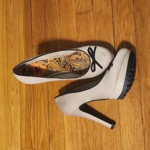 Rocket Dog Heels Tan size 9.5